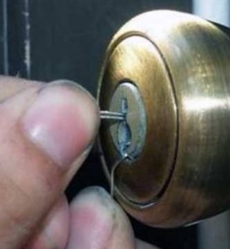 Cómo abrir un candado sin llave